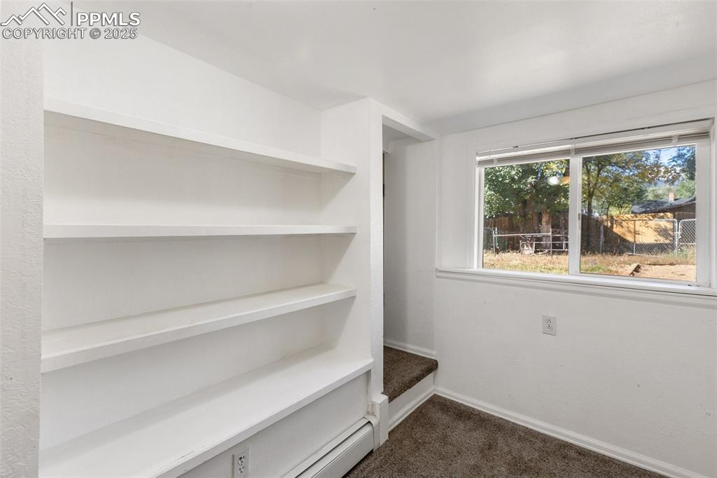 Image 21 of 27: Bedroom