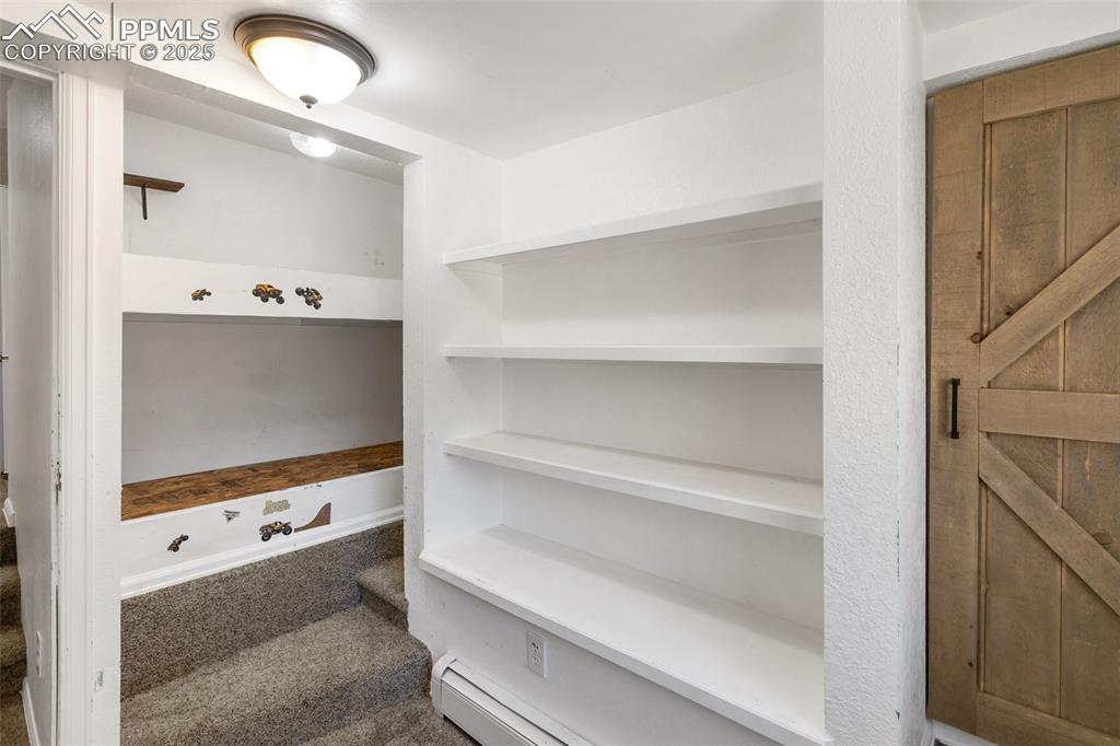 Image 22 of 27: Bedroom