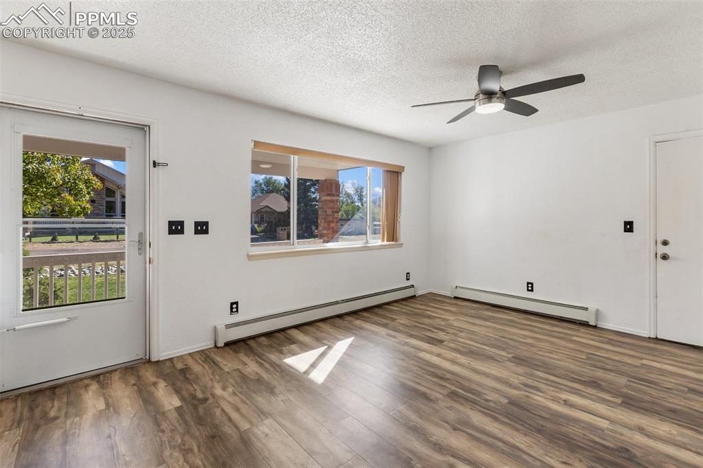 Image 4 of 27: Entry