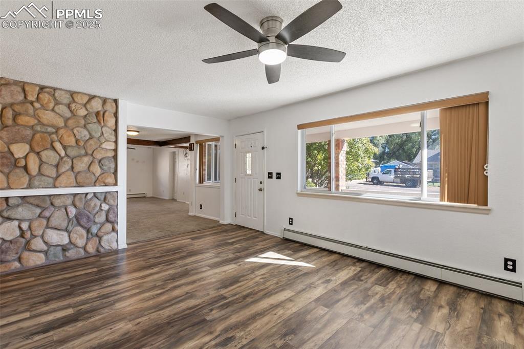 Image 5 of 27: Living Room