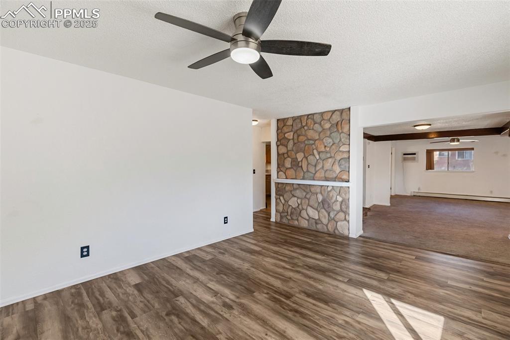 Image 7 of 27: Living Room