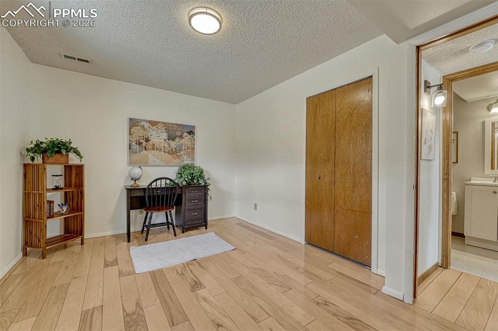 Image 10 of 27: Office