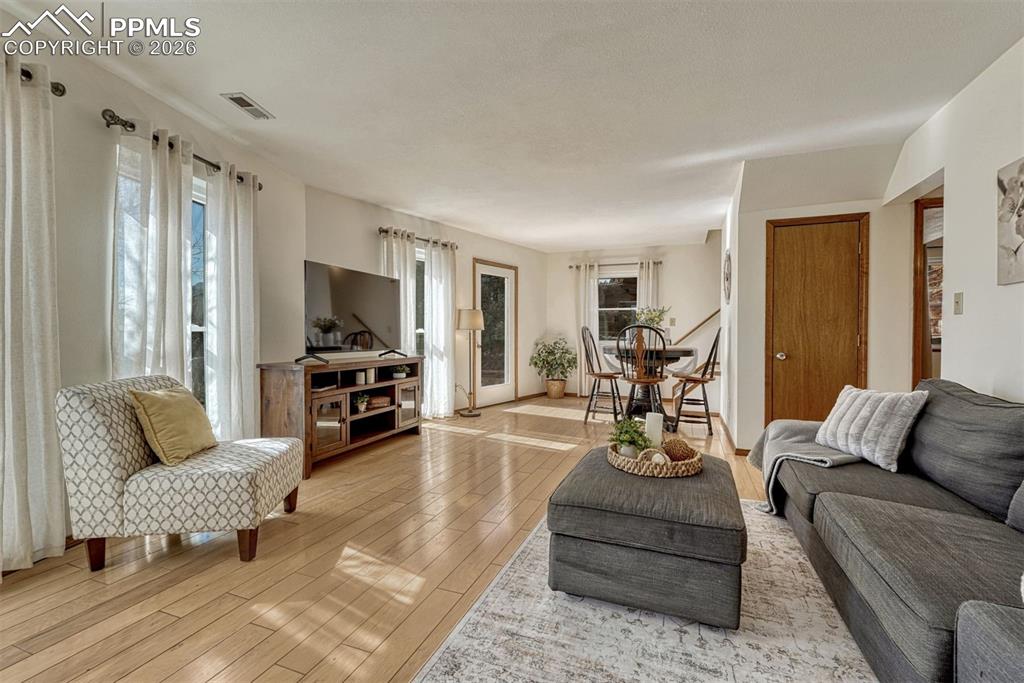 Image 5 of 27: Living Room