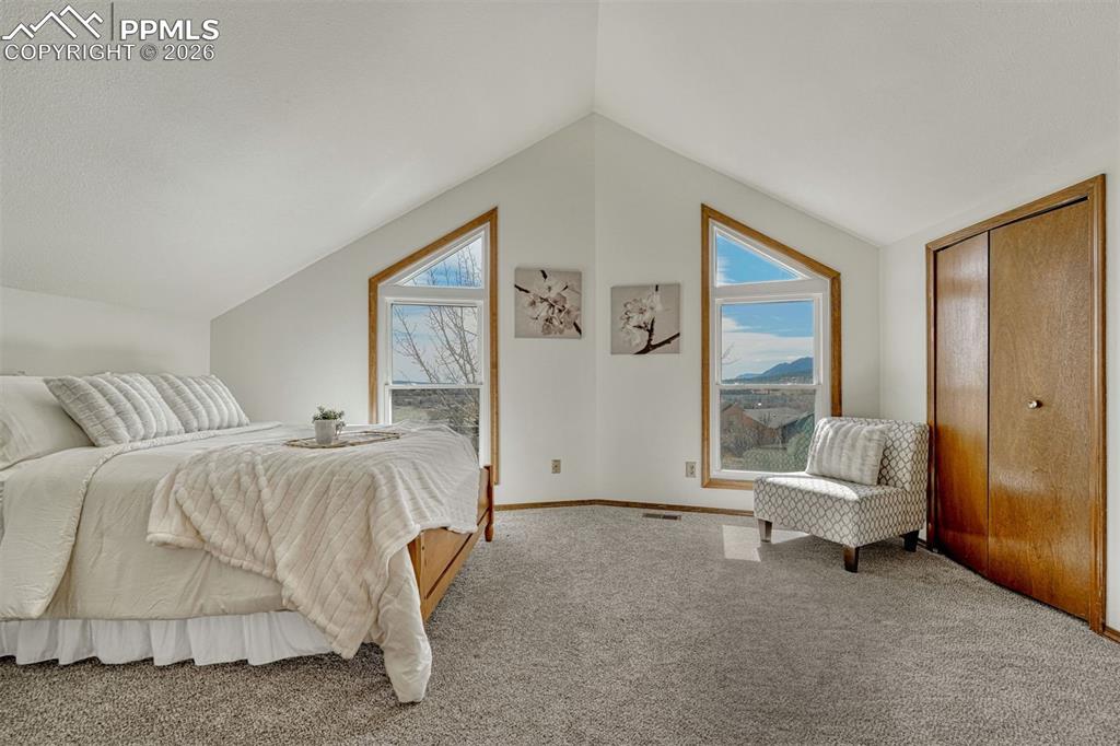 Image 6 of 27: Bedroom