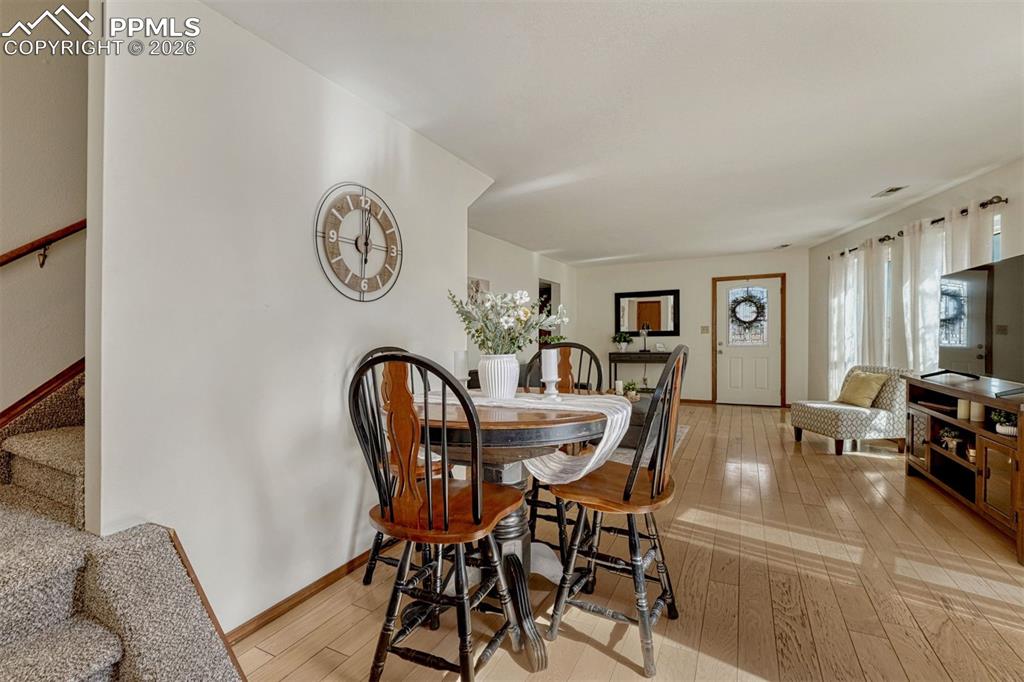 Image 9 of 27: Dining Area