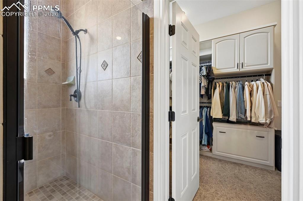 Image 22 of 50: Primary bath