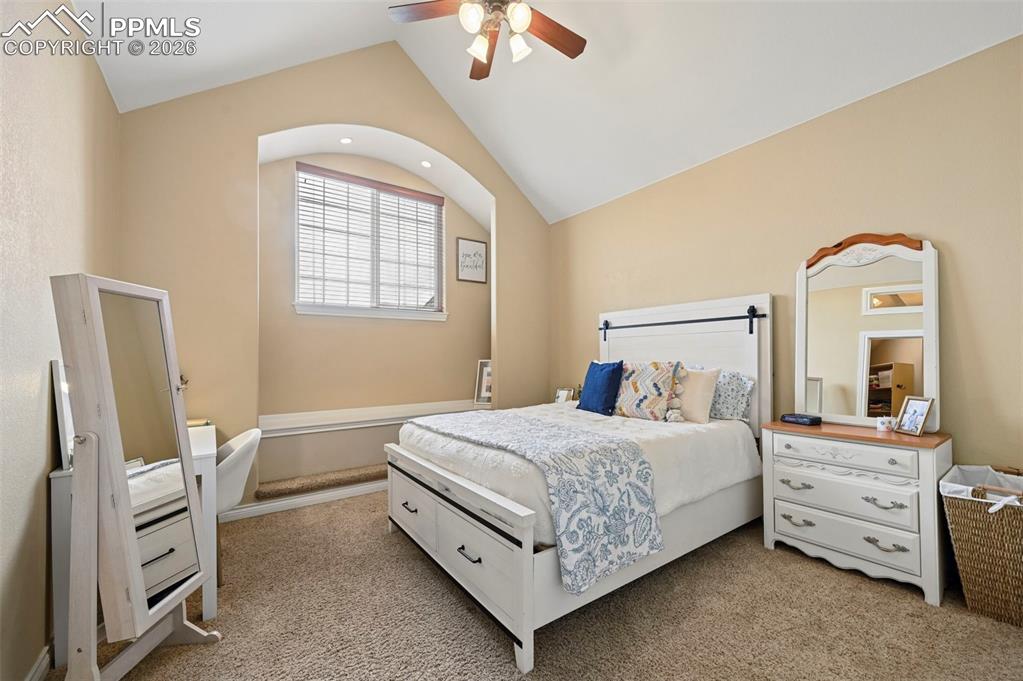 Image 26 of 50: Bedroom