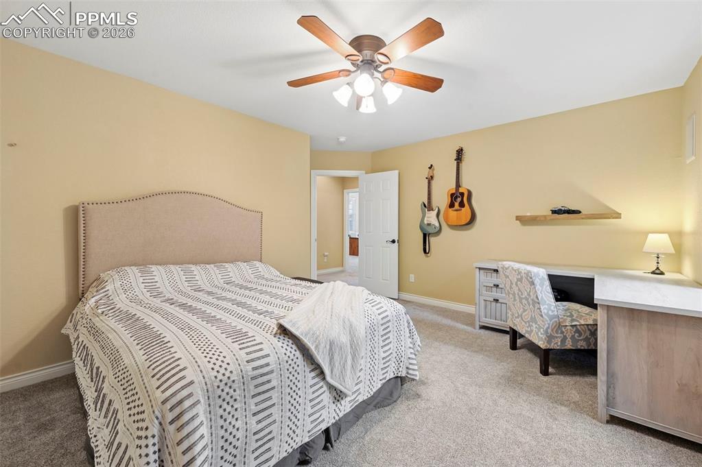 Image 34 of 50: Bedroom