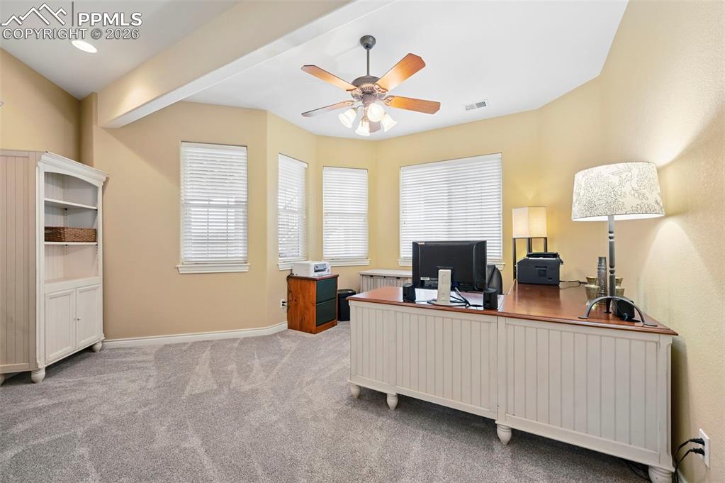 Image 36 of 50: Office