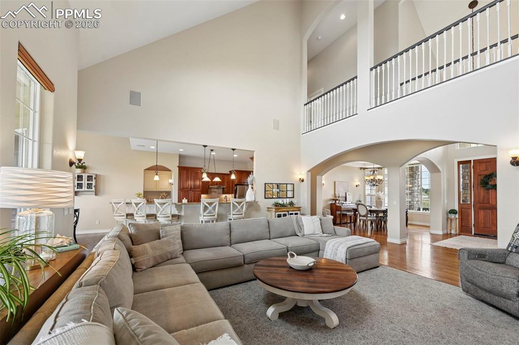 Image 44 of 50: Living Room