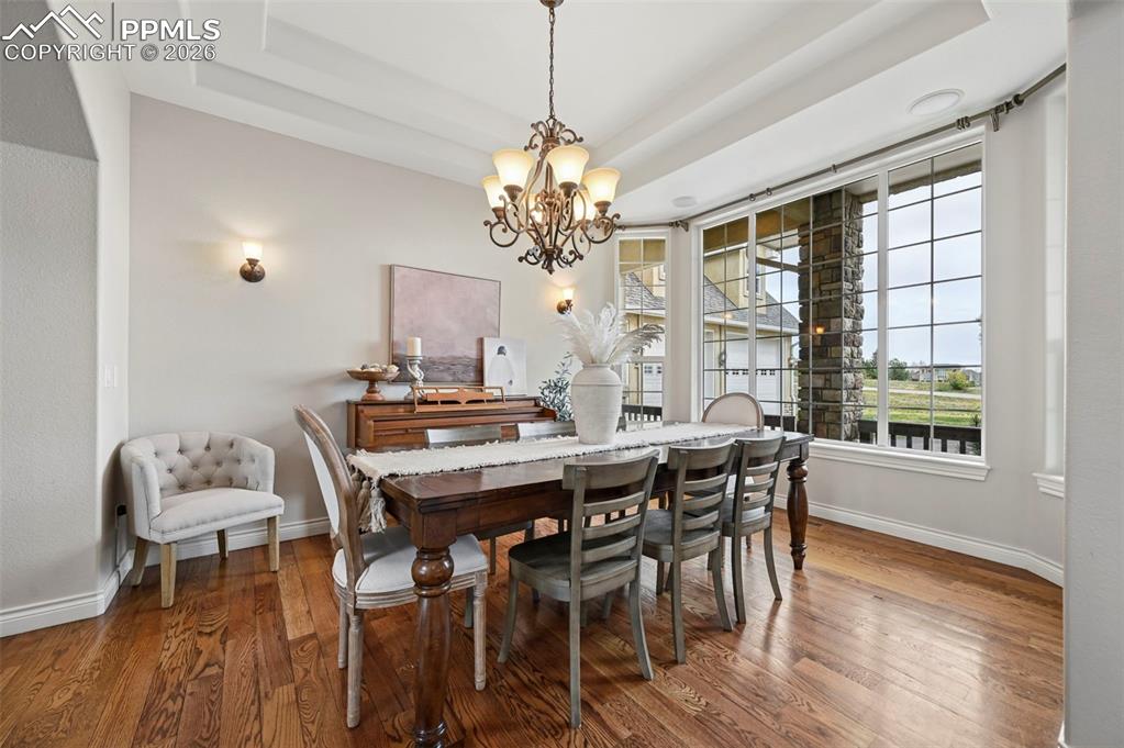 Image 6 of 50: Dining Area