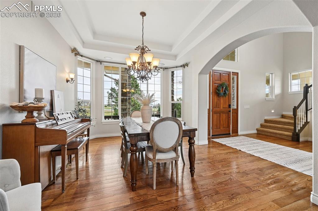 Image 7 of 50: Dining Area