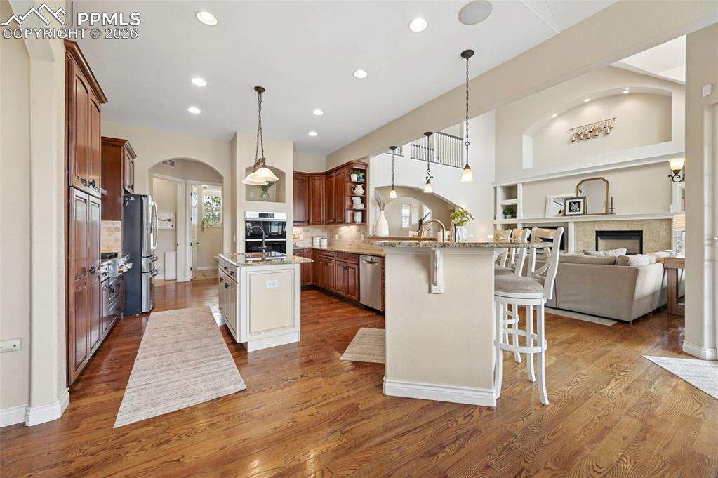 Image 9 of 50: Kitchen