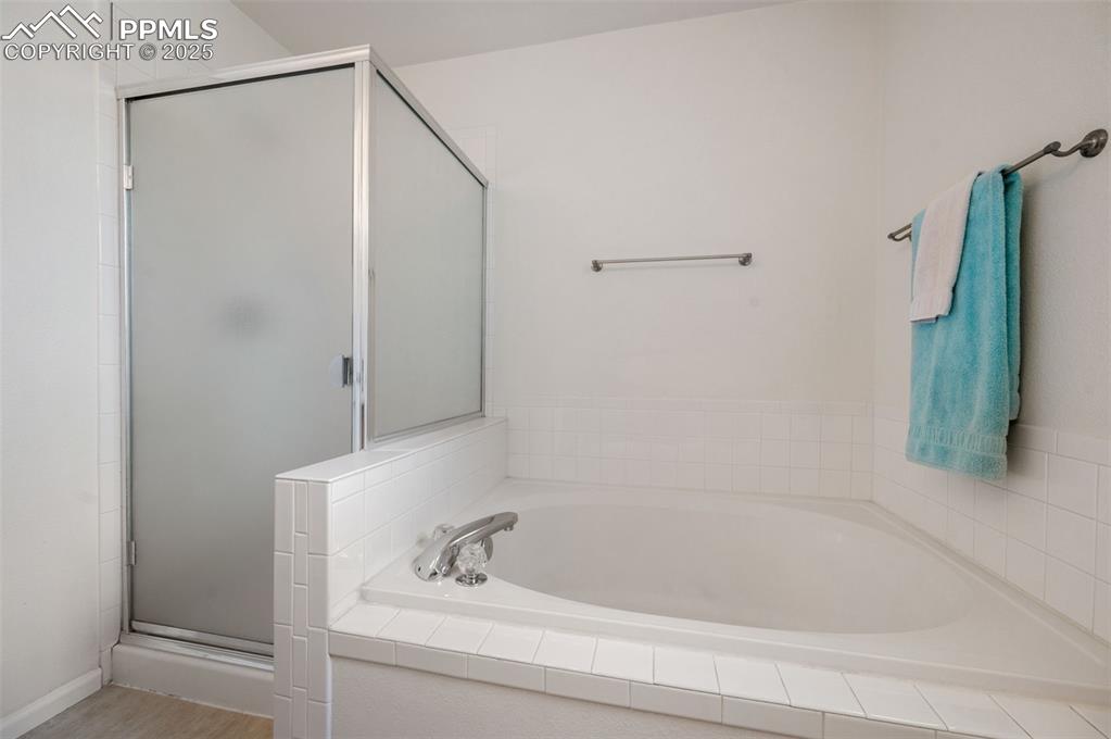 Image 23 of 37: Five piece master bathroom