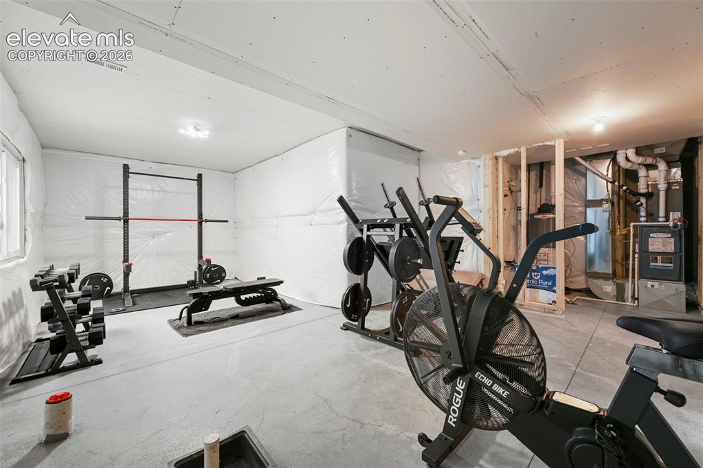 Image 26 of 38: Exercise area with heating unit