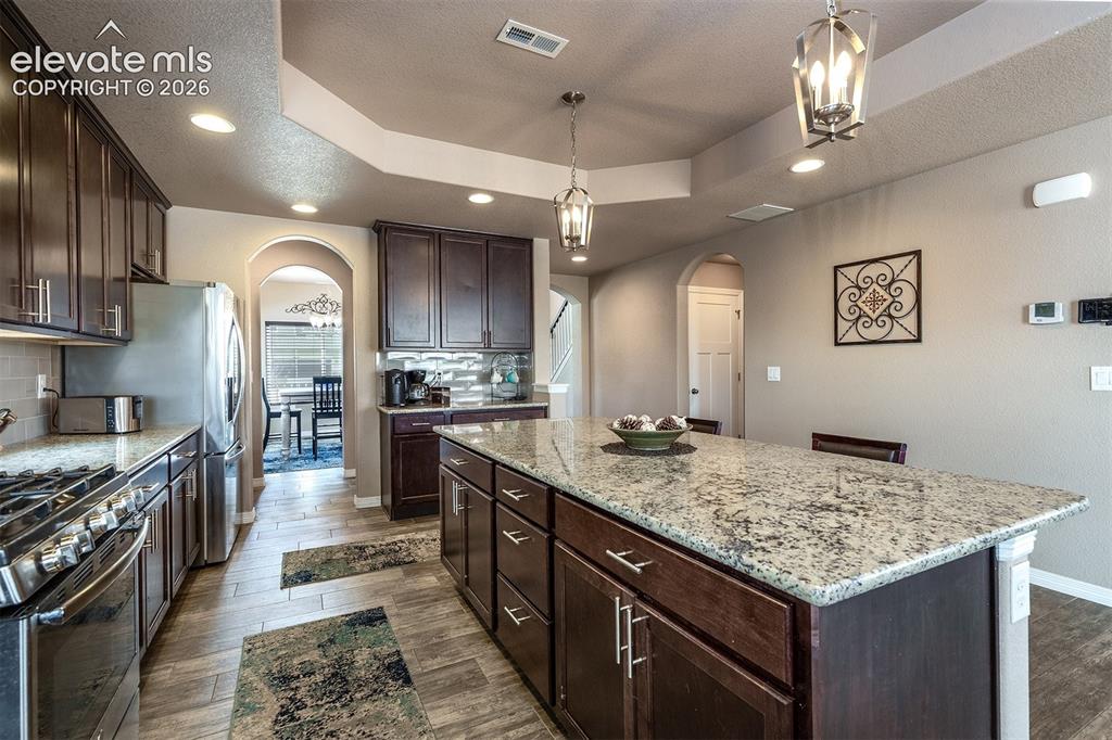 Image 12 of 45: Kitchen