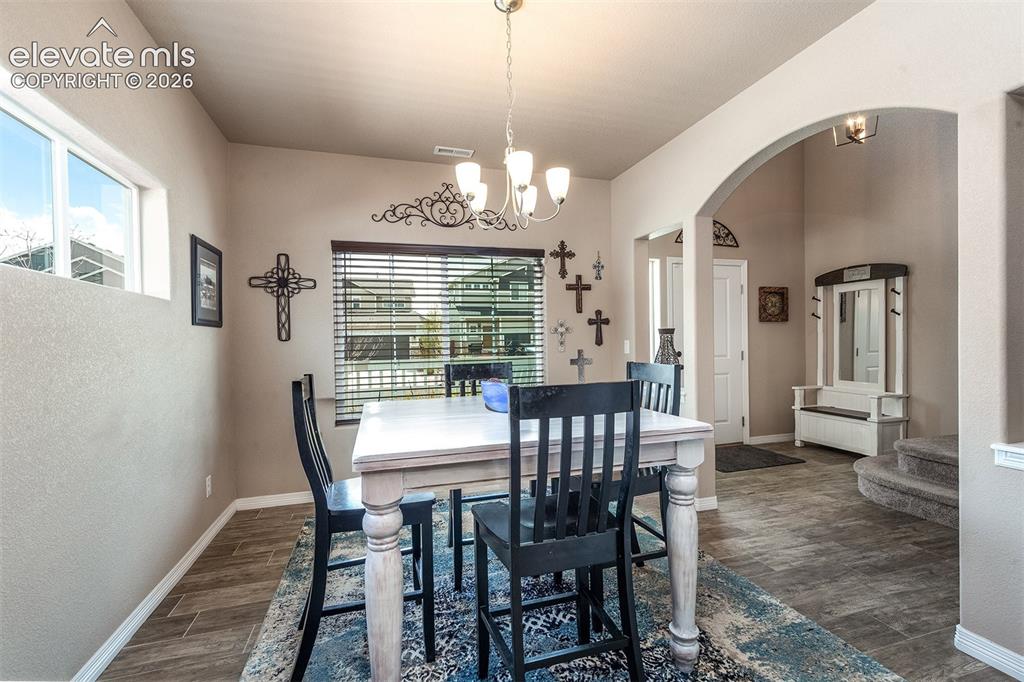 Image 7 of 45: Dining Room