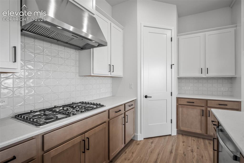 Image 10 of 38: Kitchen
