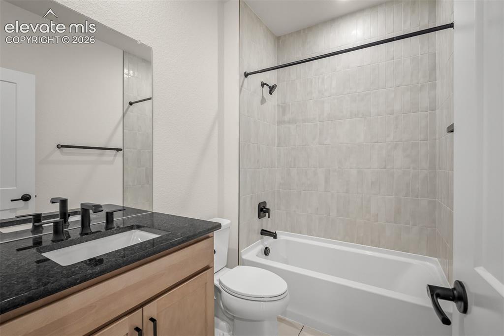 Image 31 of 38: Bathroom