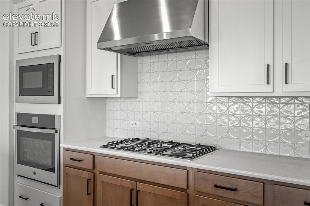 Image 9 of 38: Kitchen
