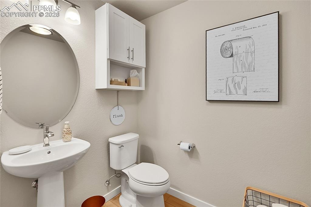Image 14 of 33: Bathroom