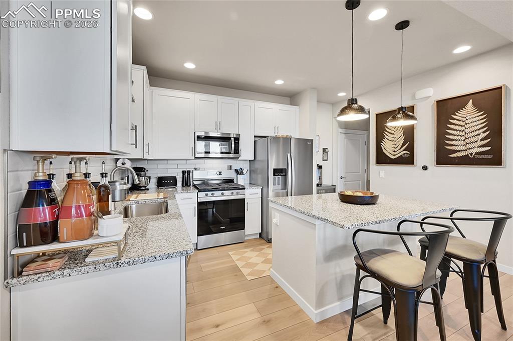 Image 15 of 33: Kitchen