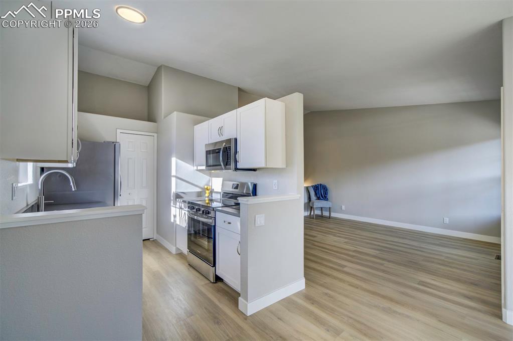 Image 10 of 33: Kitchen