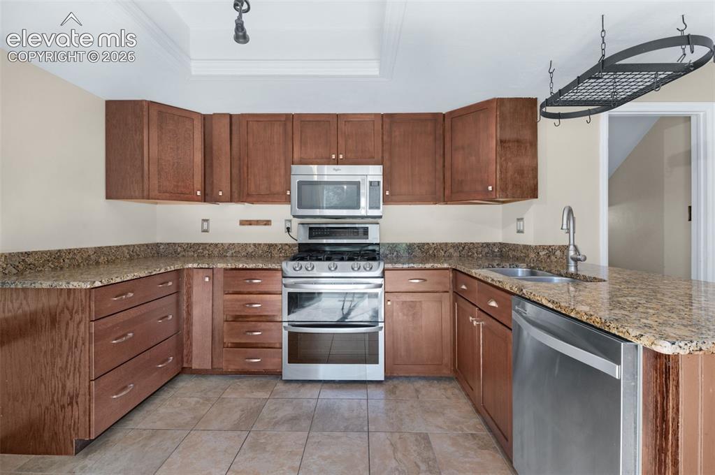 Image 11 of 50: Kitchen