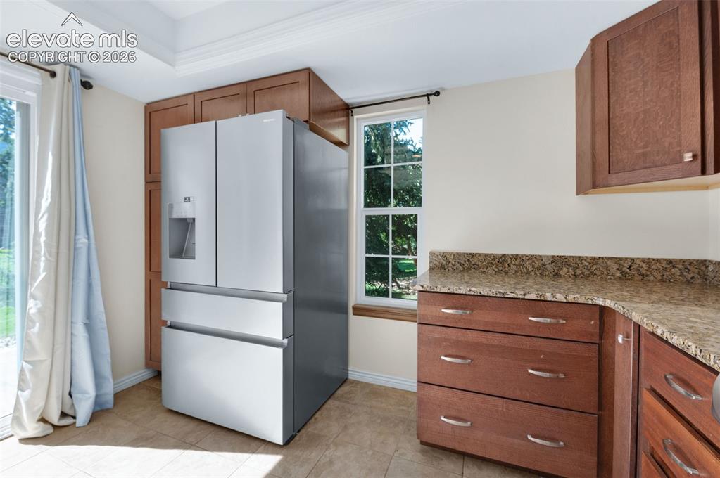 Image 14 of 50: Kitchen