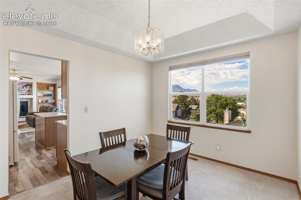Image 13 of 50: Dining Area