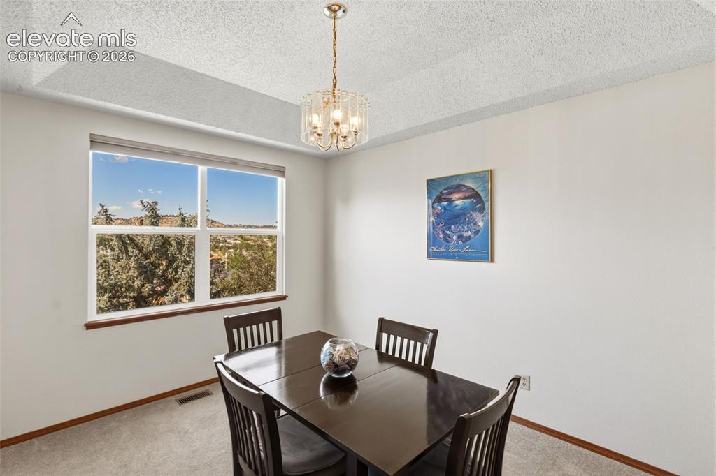 Image 14 of 50: Dining Area