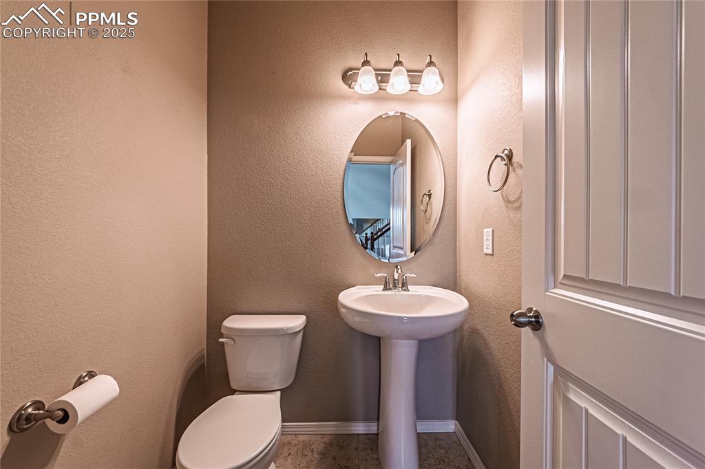 Image 16 of 49: Bathroom