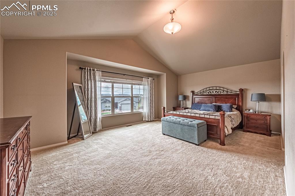 Image 18 of 49: Bedroom