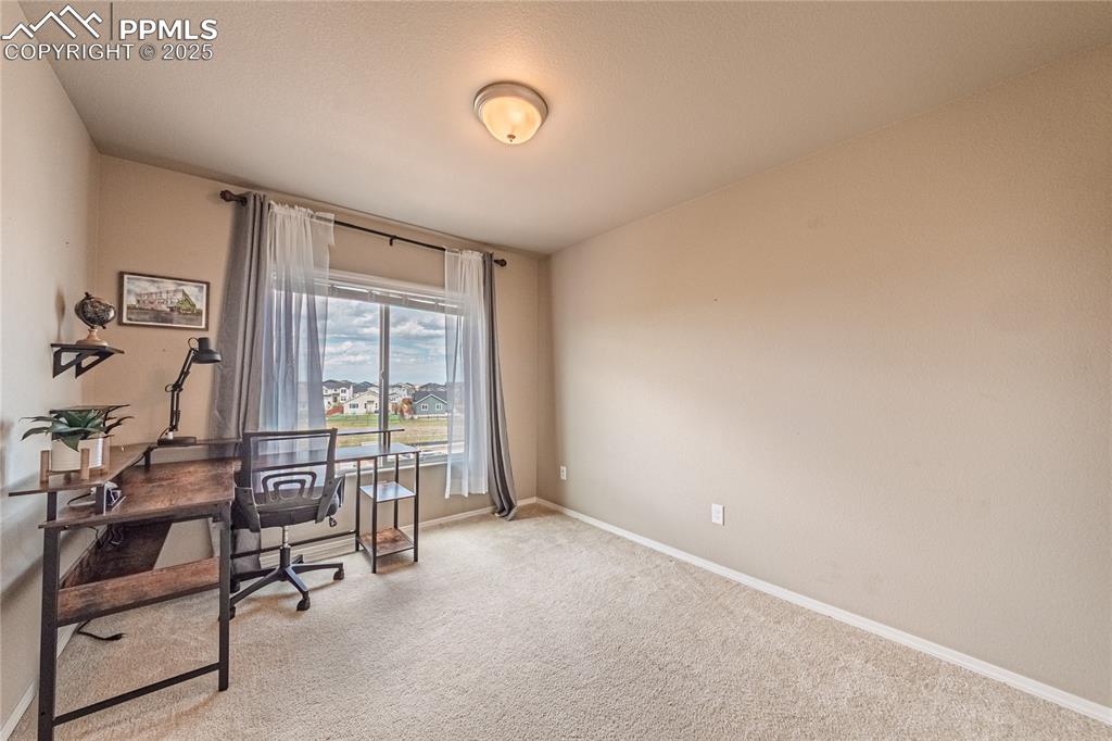 Image 23 of 49: Office