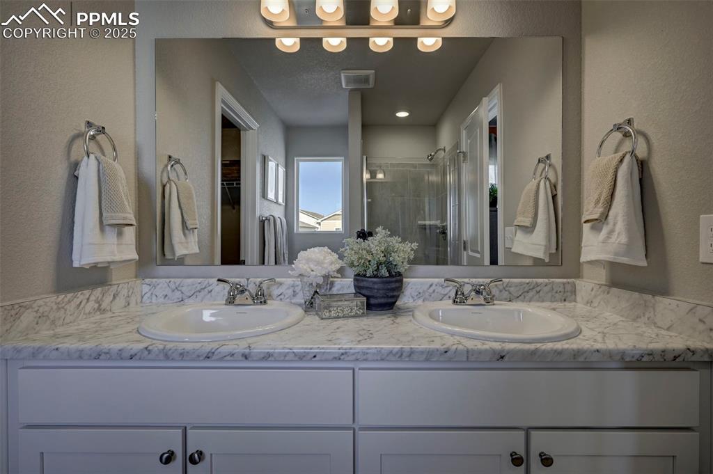 Image 21 of 23: **Photos of previous model home of same floor plan