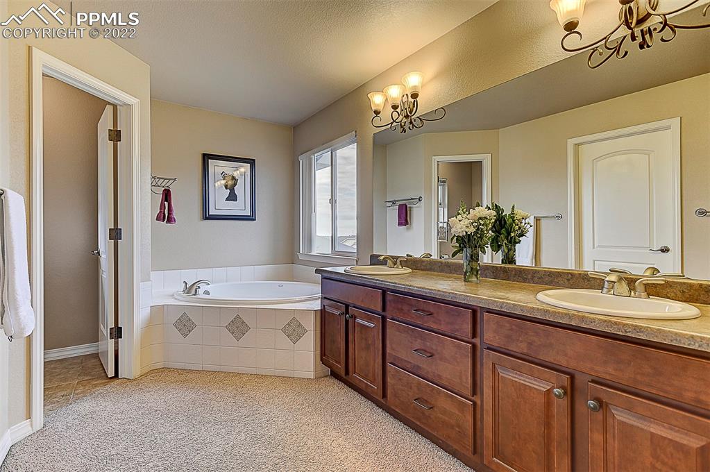 Listing 1211025, Image 25 of 42