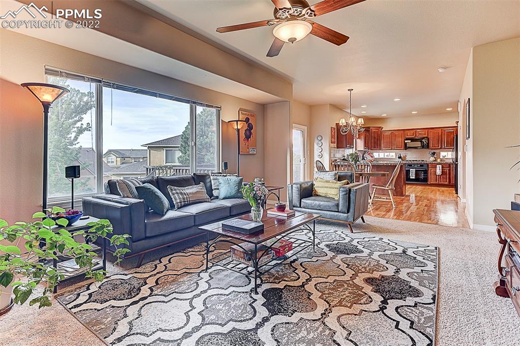 Listing 1211025, Image 4 of 42