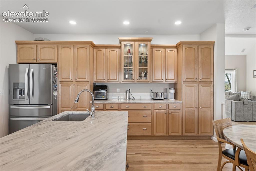 Image 16 of 50: Kitchen