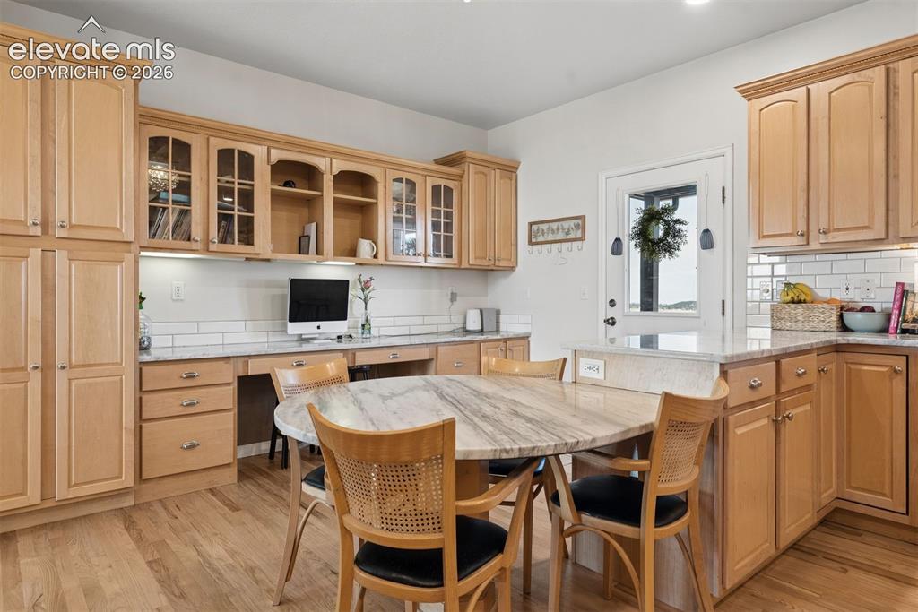 Image 17 of 50: Kitchen