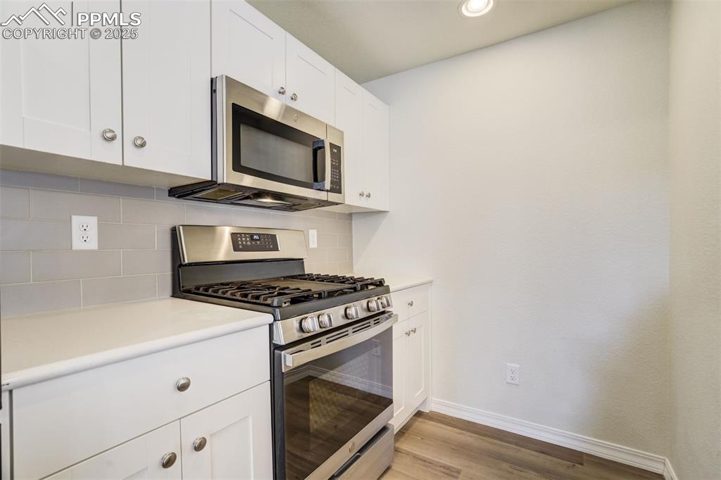 Image 10 of 49: Kitchen