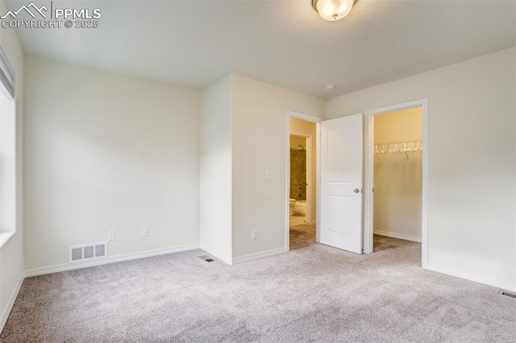 Image 17 of 49: Bedroom