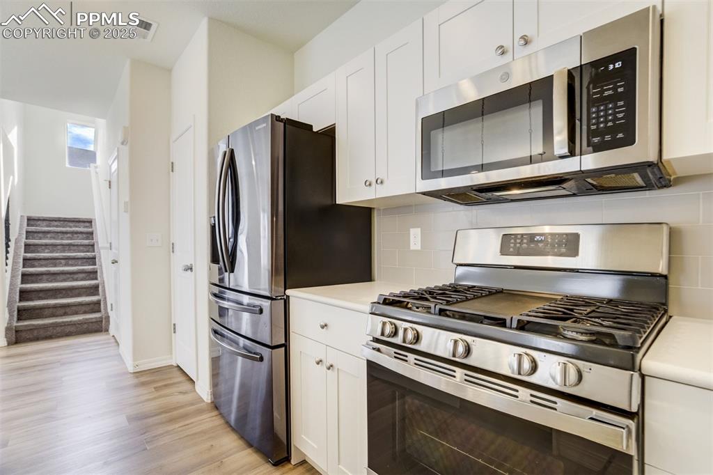 Image 9 of 49: Kitchen