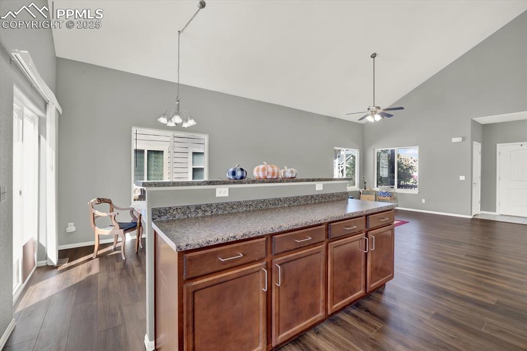 Image 14 of 40: Kitchen