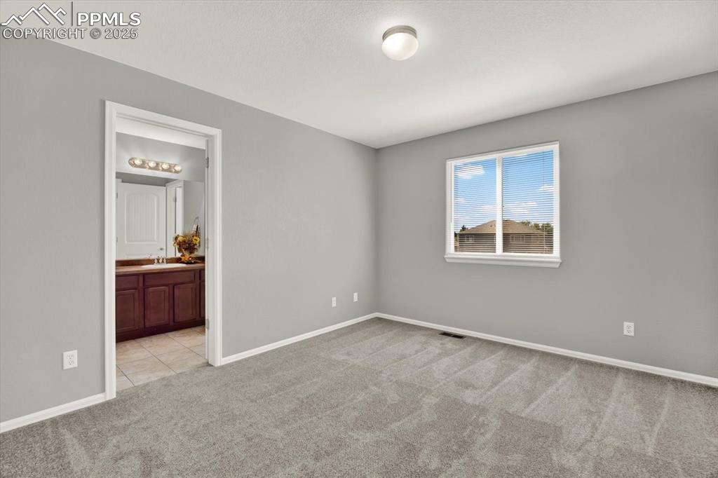 Image 23 of 40: Bedroom