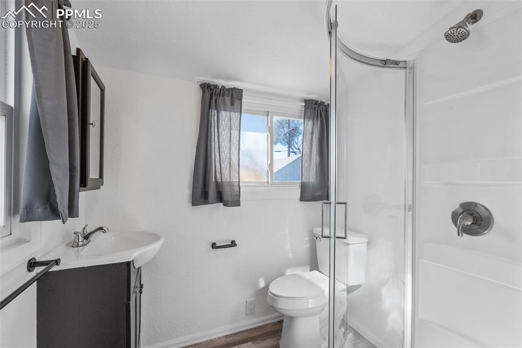 Image 13 of 43: Bathroom