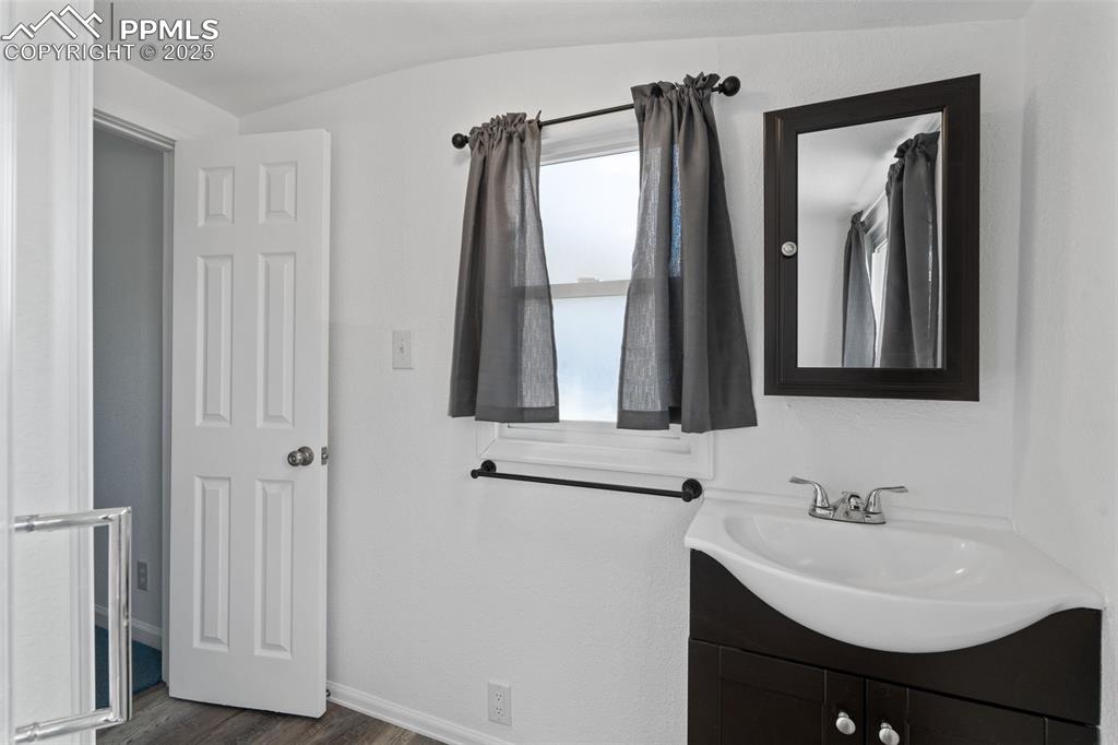 Image 14 of 43: Bathroom