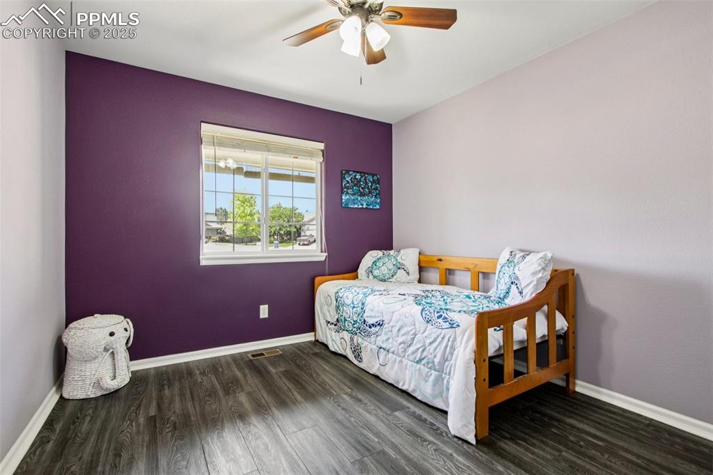 Image 12 of 35: Bedroom