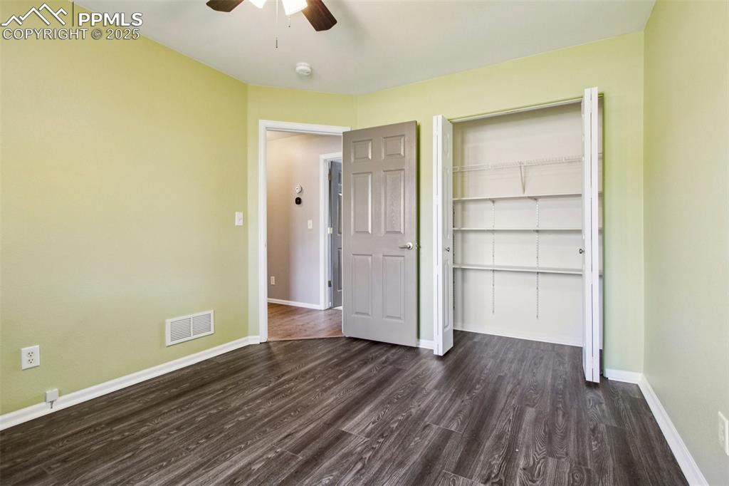 Image 14 of 35: Bedroom