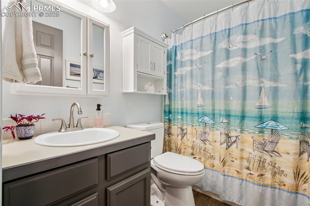 Image 15 of 35: Bathroom