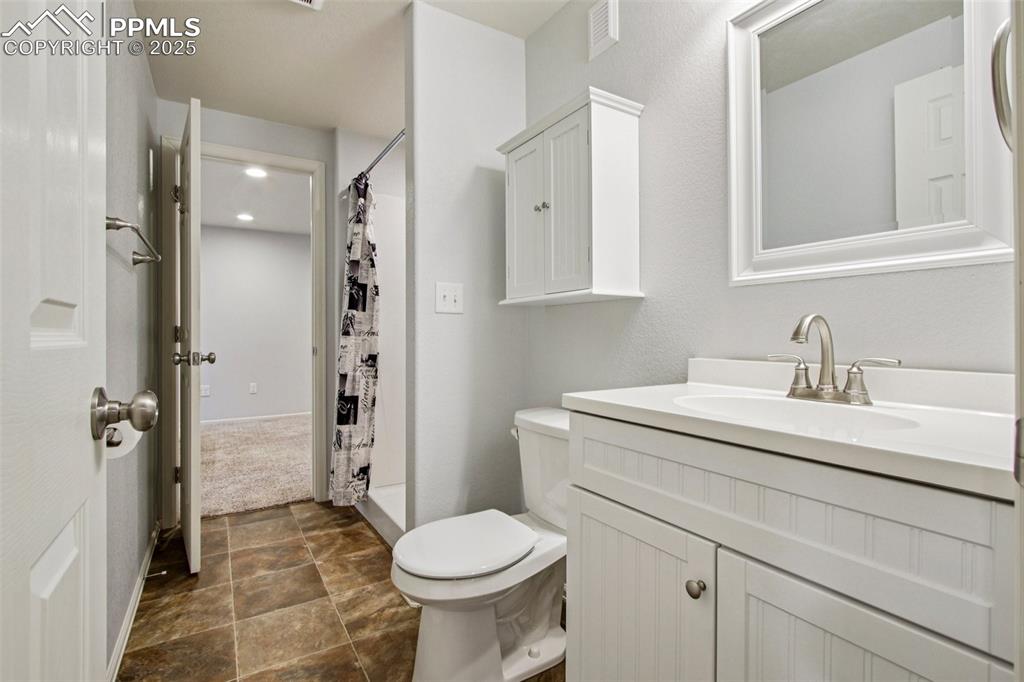 Image 18 of 35: Bathroom